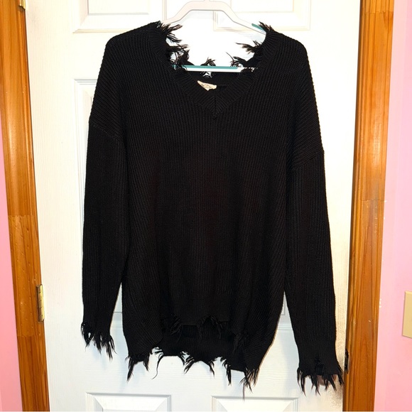 ✨$8!✨GeeGee Black V-Neck Distressed Frayed Hem Rib Knit Sweater - Picture 1 of 6